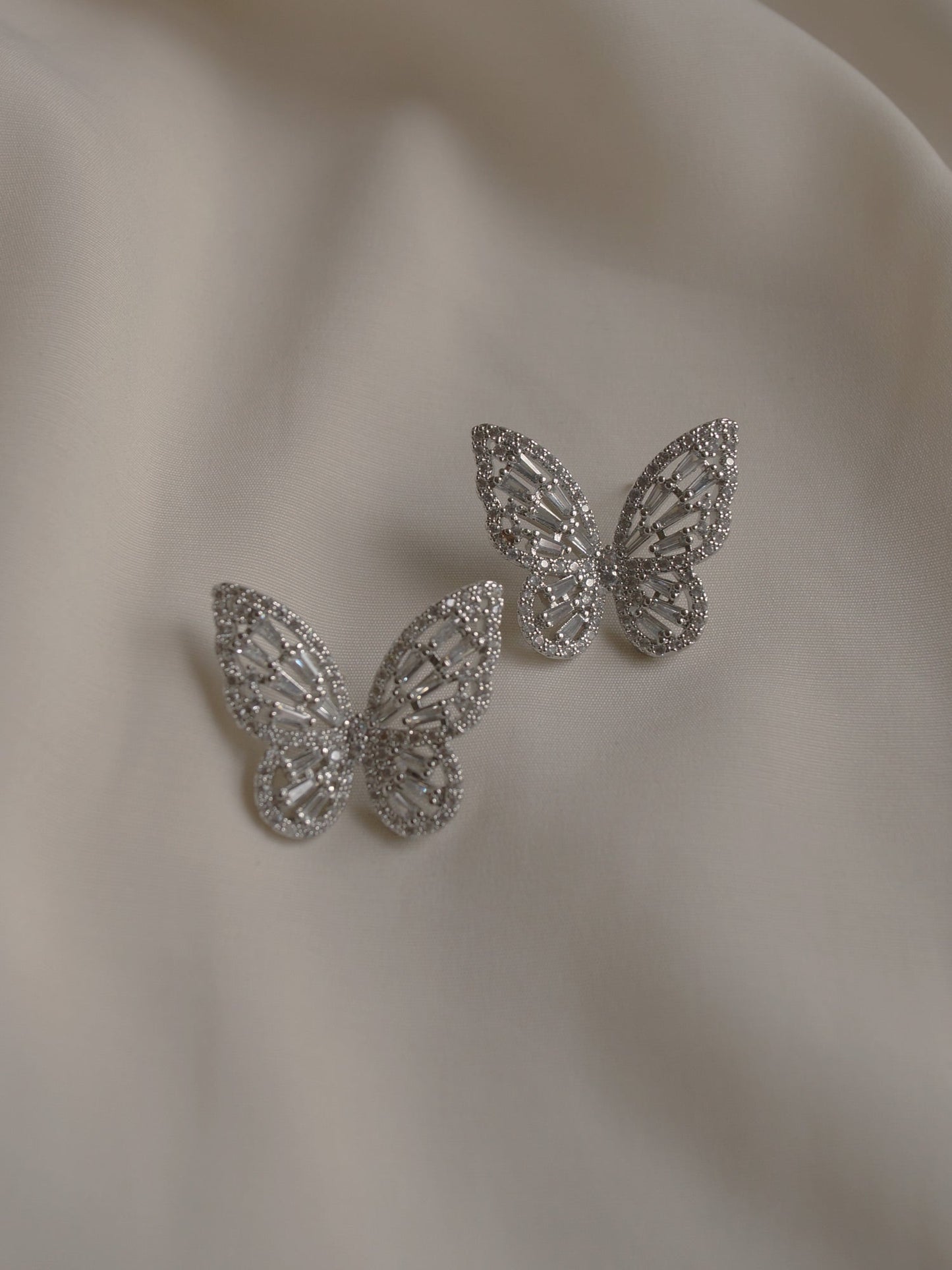 Deirdre - Boucles d'oreilles papillon en argent