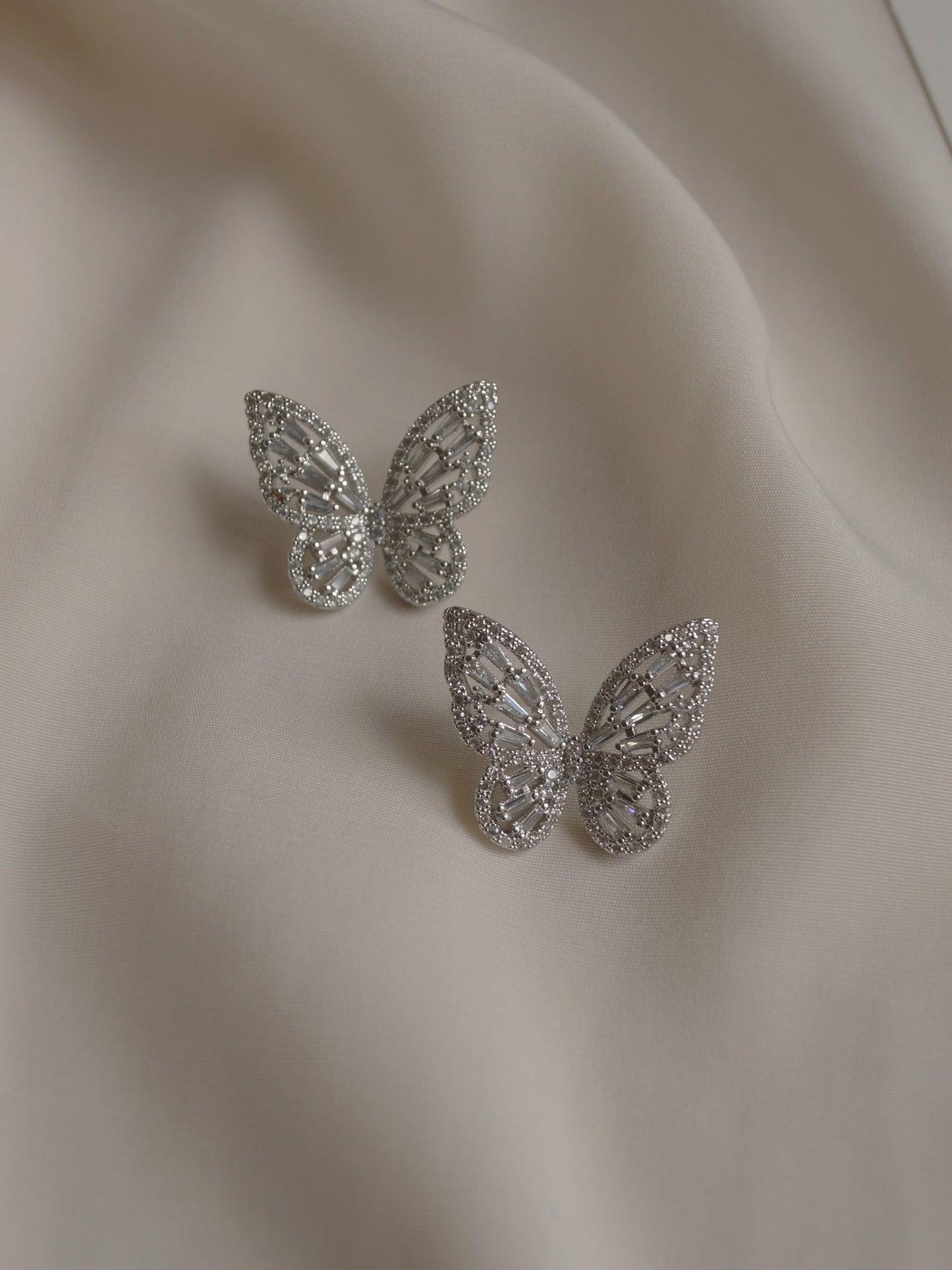 Deirdre - Boucles d'oreilles papillon en argent