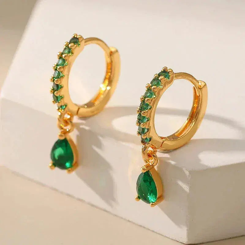 Amara – Boucles d’Oreilles Dorées avec Émeraude et Zirconia