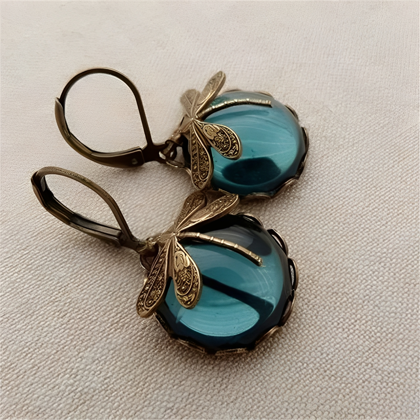 Bianca – Boucles d’Oreilles Élégantes Libellule Or Antique