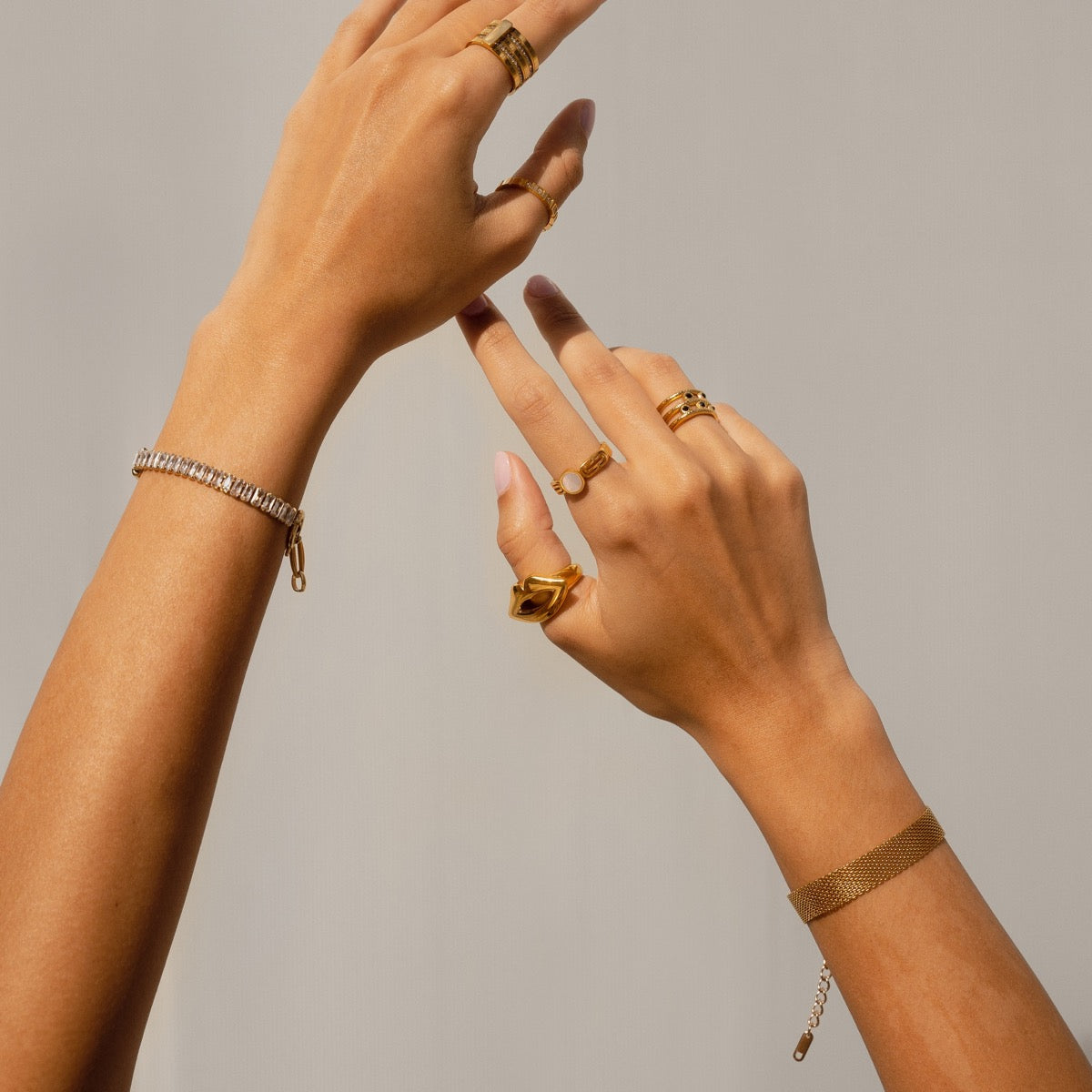 Adelina – Bracelet Chaîne Maille Boucle avec Fermoir