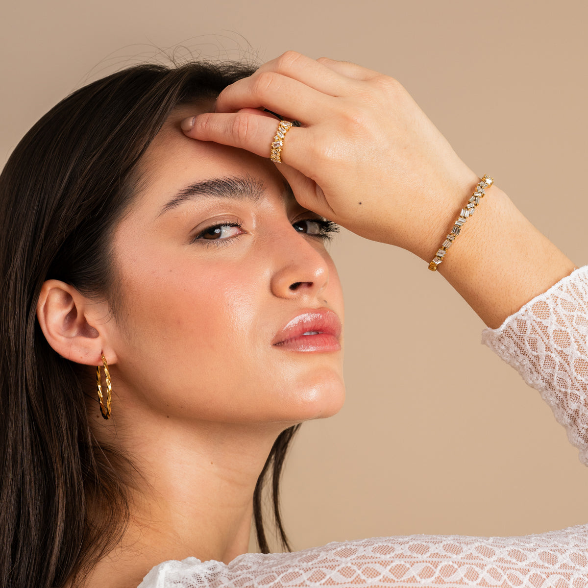 Lily – Bague Dorée Sertie de CZ Taille Baguette