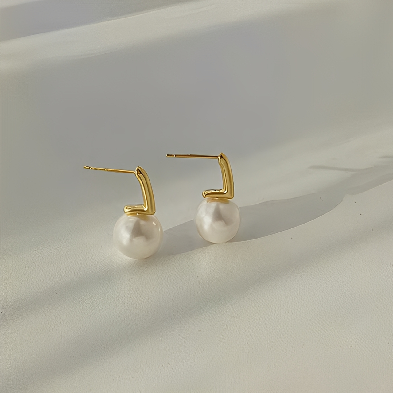 Elaine – Boucles d'Oreilles Intemporelles avec Perles en Goutte