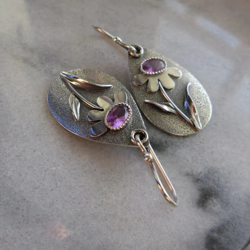 Pam – Boucles d'Oreilles Rétro avec Design Floral en Relief