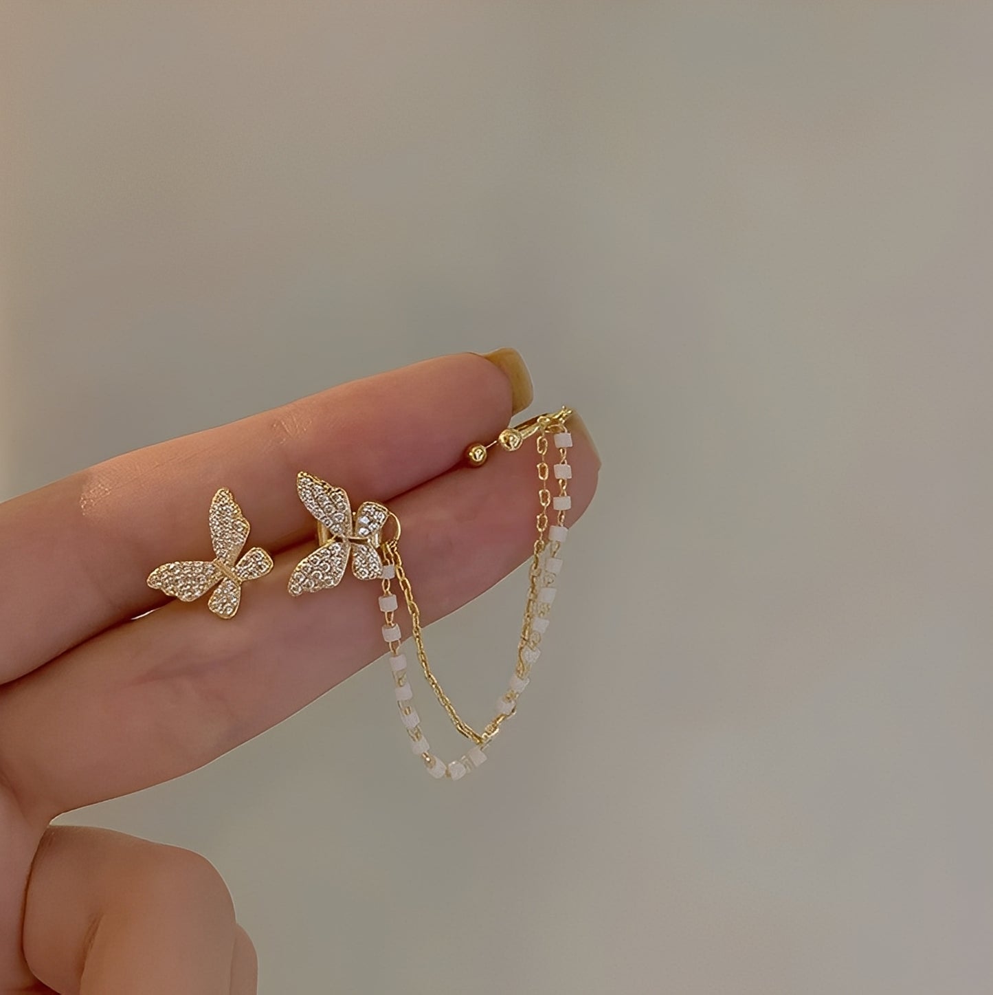 Cleo – Boucles d’Oreilles Papillon Envoûtantes
