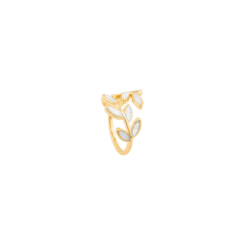 Auriane – Bague Dorée Feuille & Opale Blanche