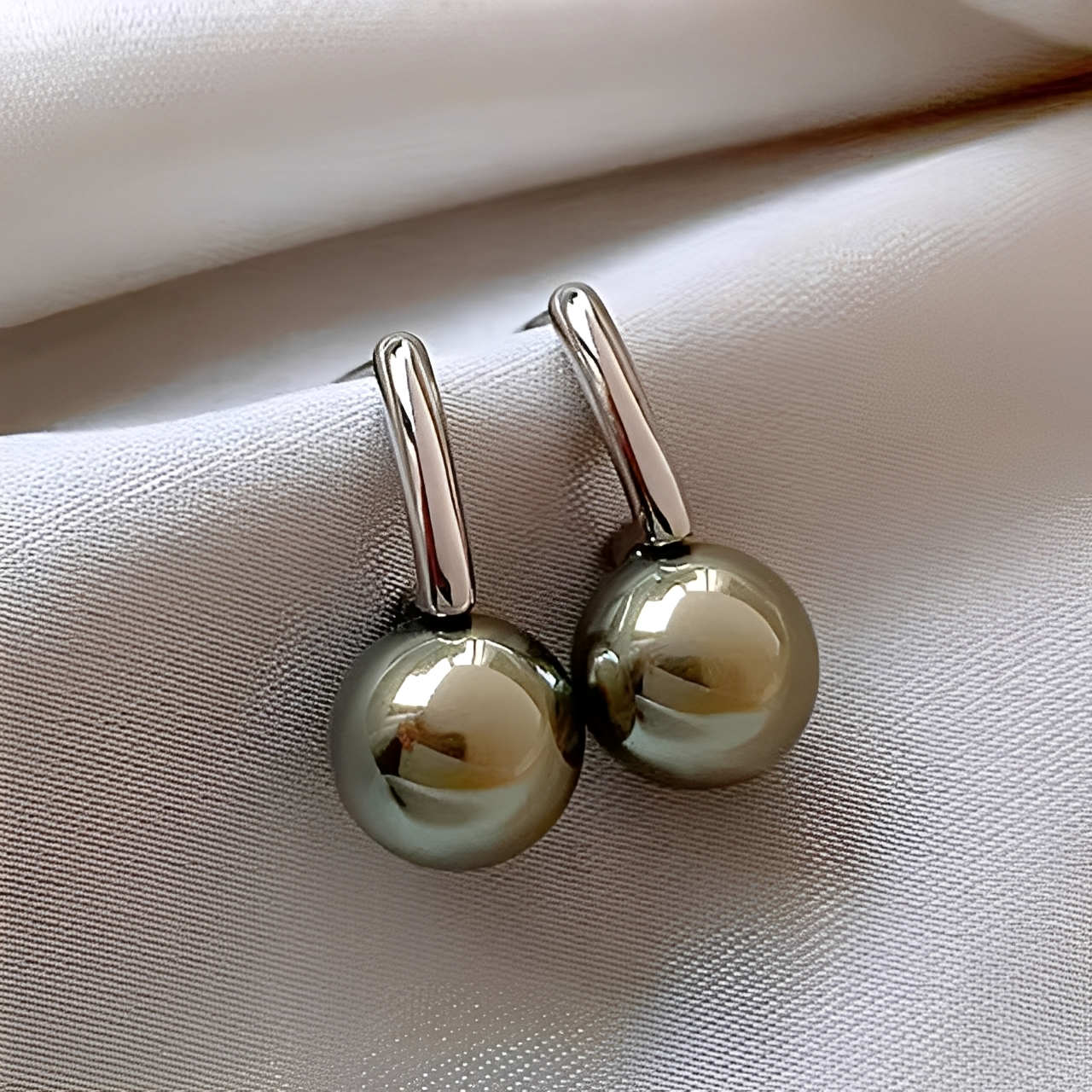 Elaine – Boucles d'Oreilles Intemporelles avec Perles en Goutte