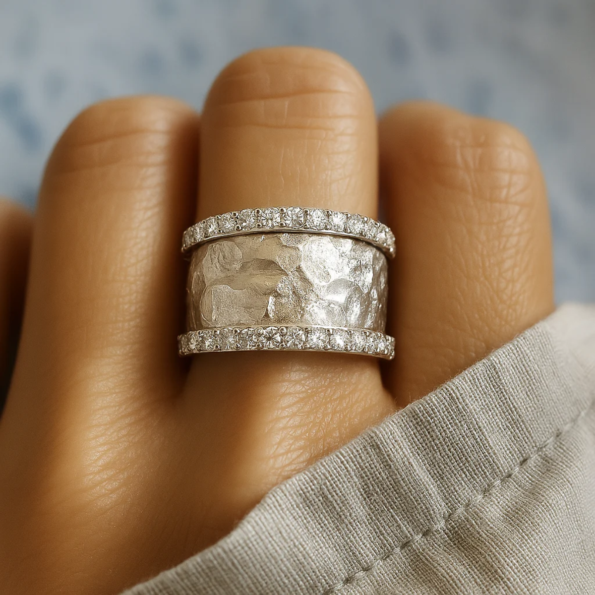 Enora – Bague Vintage Argentée Sertie de Zirconium