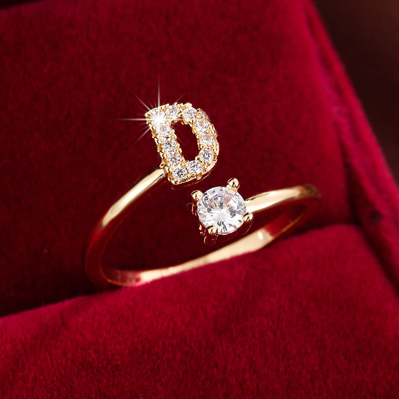 Nova – Bague Moderne Ouverte avec Initiale et Cubic Zirconia