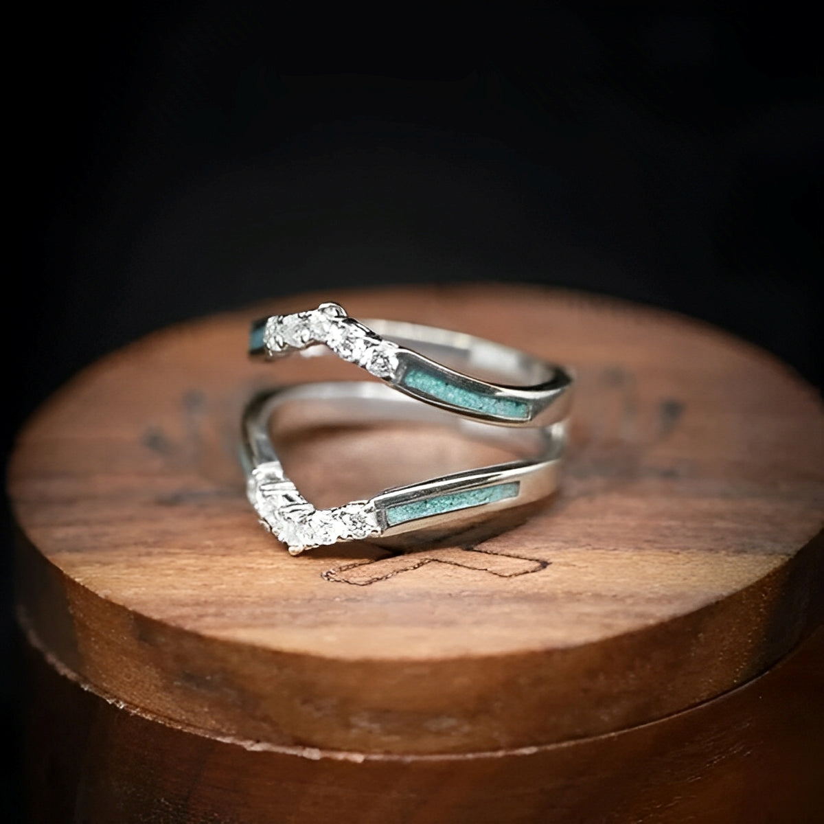 Solene – Bague avec Turquoise Naturelle et Détails de Diamant