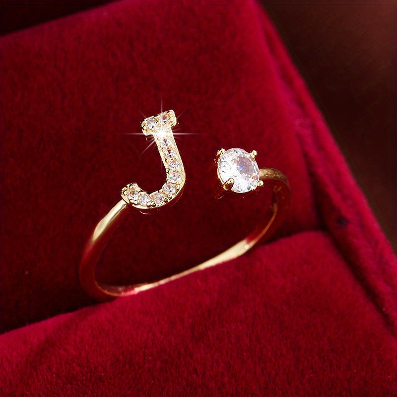 Nova – Bague Moderne Ouverte avec Initiale et Cubic Zirconia