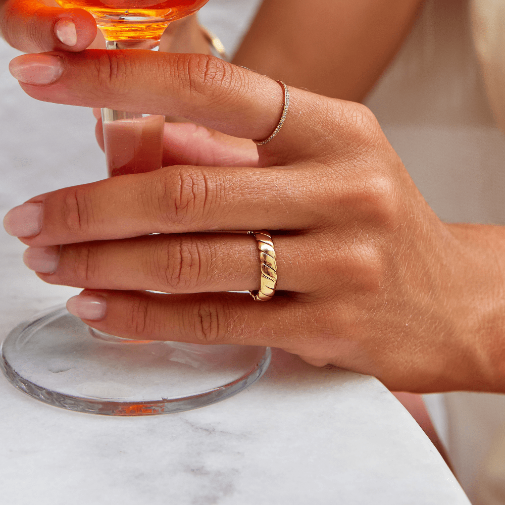 Calira – Bague Infini Torsadée Dorée