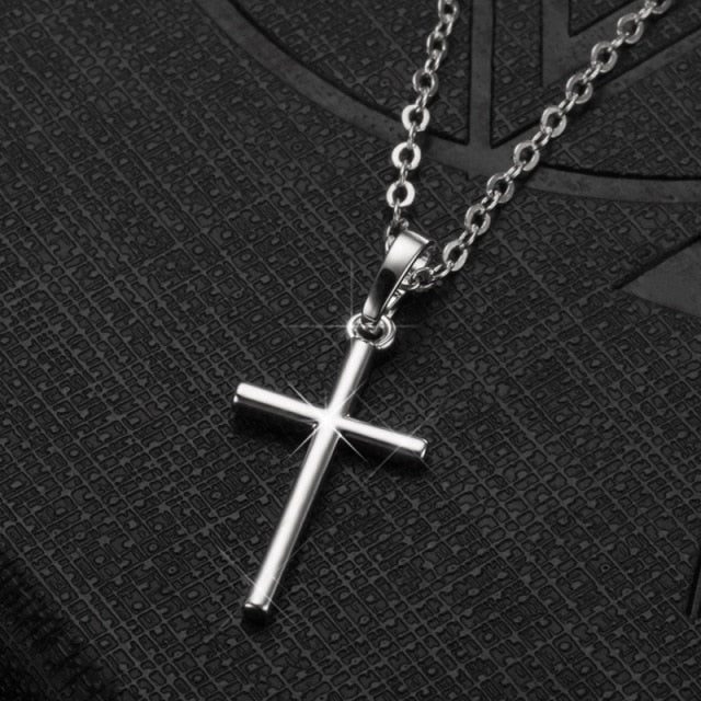 Celestia – Collier avec Pendentif Croix Raffiné