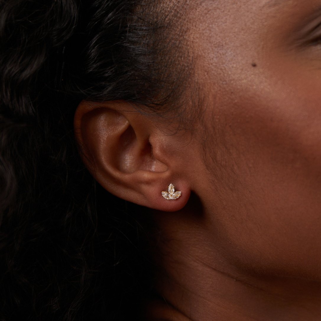 Karen – Boucles d’Oreilles Cascade Lotus en Cristal