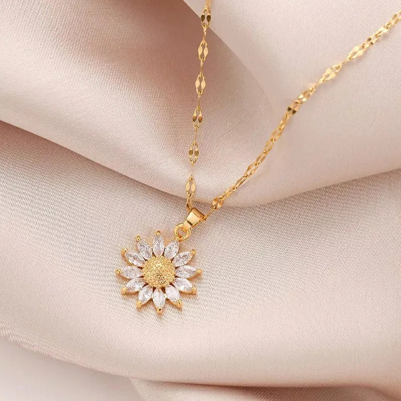 Jennie – Collier Tournesol en Cristal et Finition Dorée