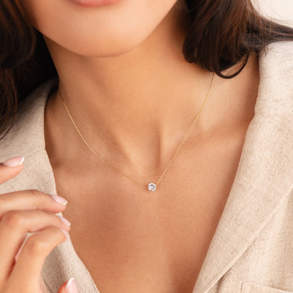 Amaris – Collier Doré Cristal Rond Élégant