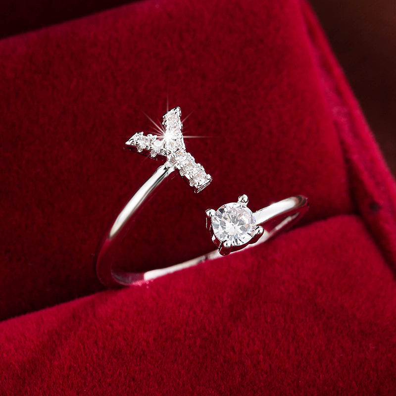 Nova – Bague Moderne Ouverte avec Initiale et Cubic Zirconia