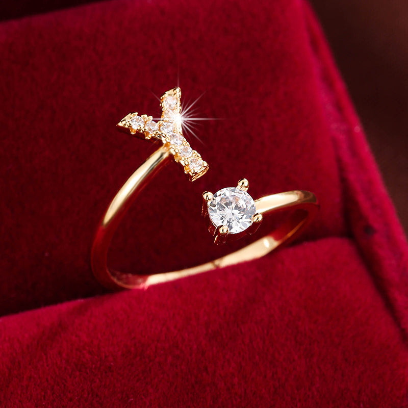 Nova – Bague Moderne Ouverte avec Initiale et Cubic Zirconia
