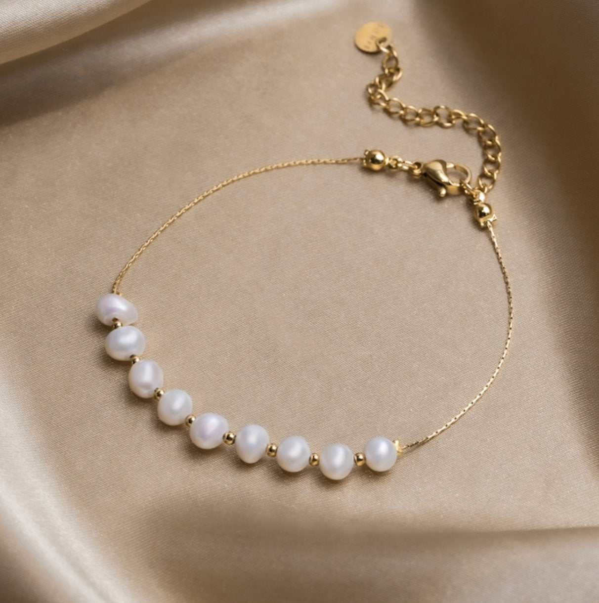 Saphira – Bracelet Perles Nacrées Étincelantes