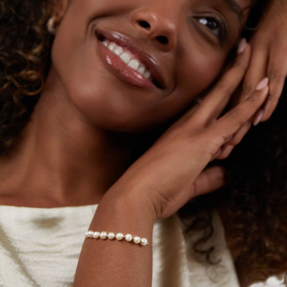 Saphira – Bracelet Perles Nacrées Étincelantes