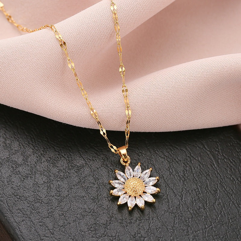 Jennie – Collier Tournesol en Cristal et Finition Dorée