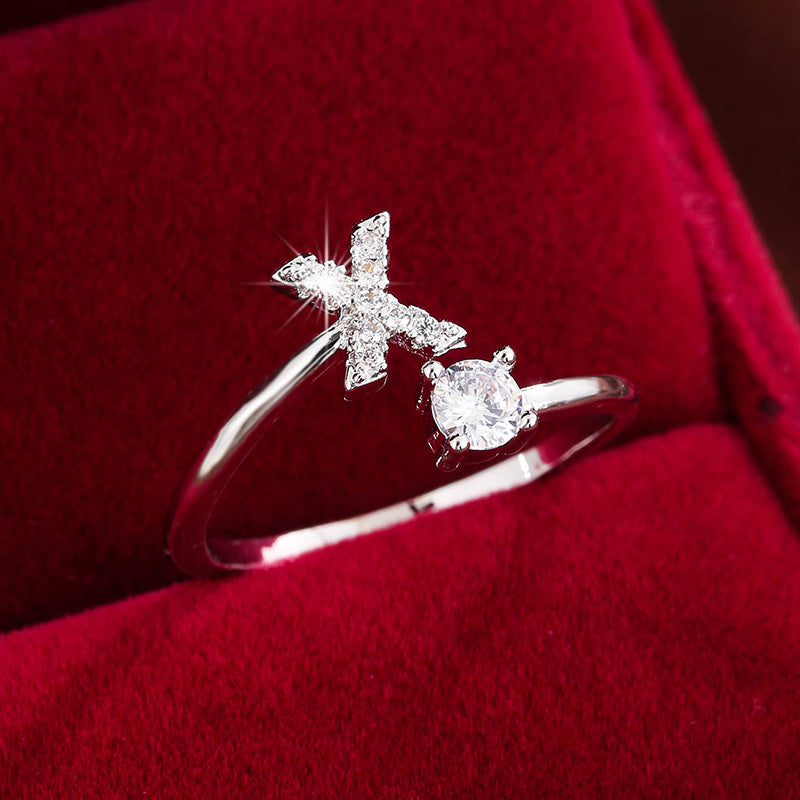 Nova – Bague Moderne Ouverte avec Initiale et Cubic Zirconia