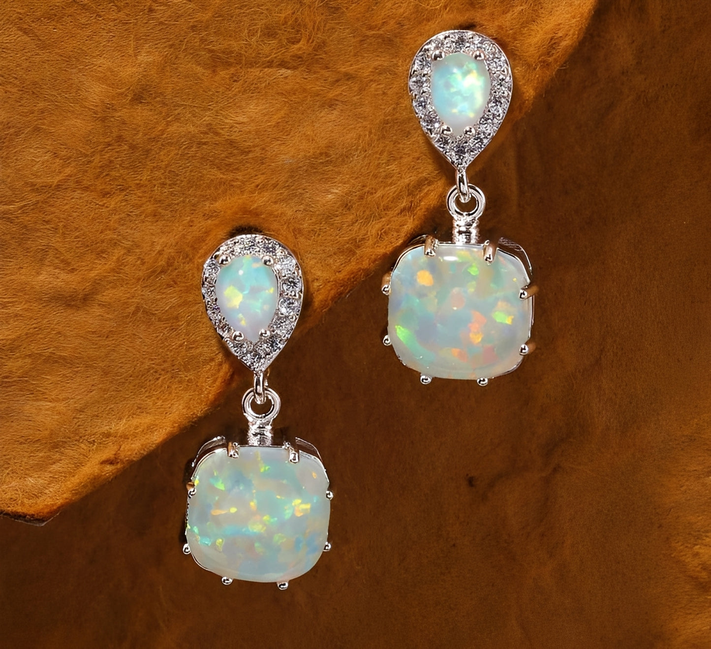 Lena – Boucles en Opale de Feu Blanche