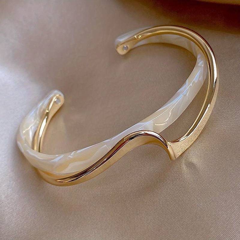 Bracelet Ondulé avec Incrustations de Perles - Bracelet en Or Plaqué 18K