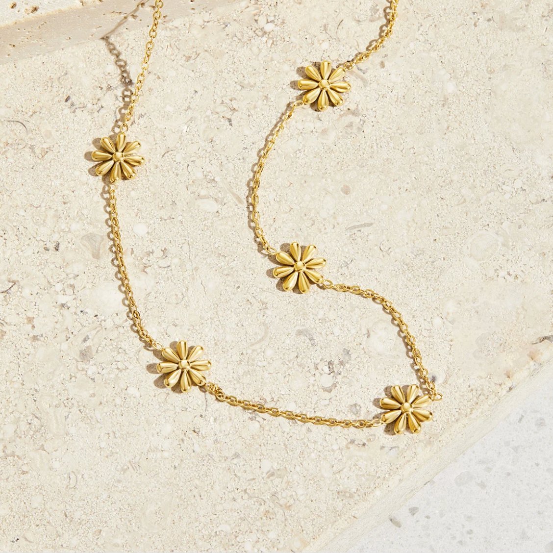 Joyce – Collier Fleur en Or 18K