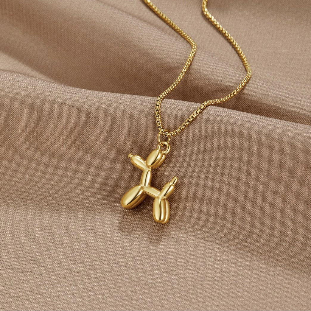 Nerina – Collier Pendentif Chien Ballon Doré