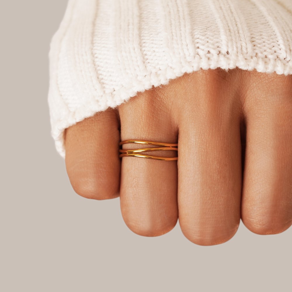 Elayna – Bague Boucle Infini Dorée