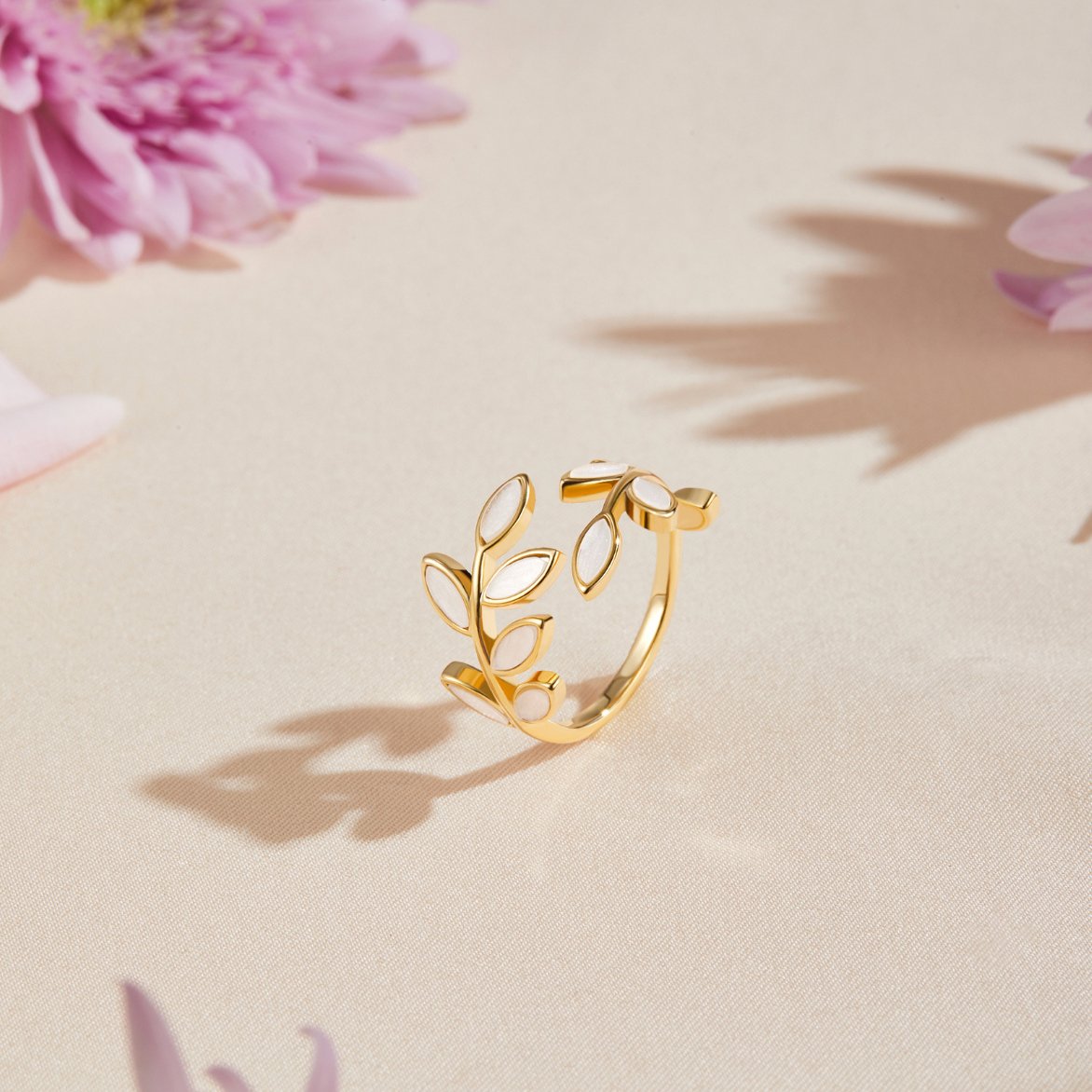 Ysolde – Bague Feuille Dorée