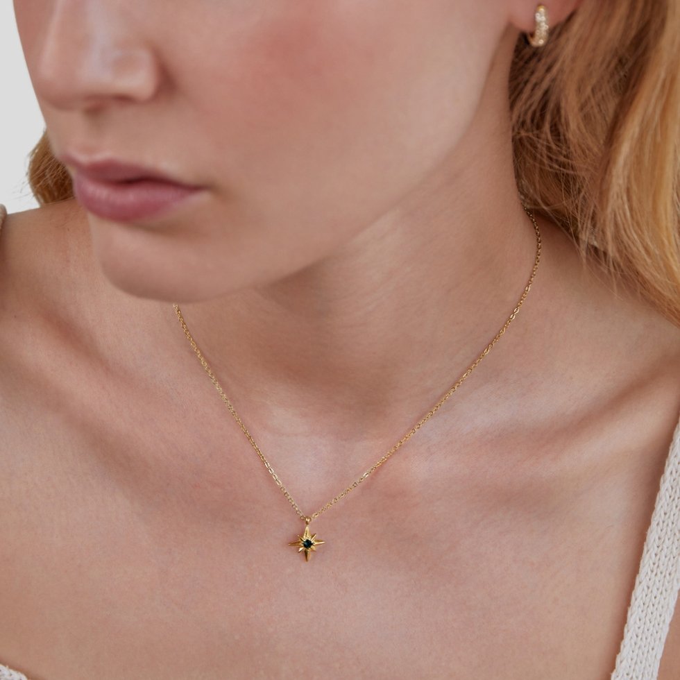 Celestia – Collier Étoile Guide en Cristal Émeraude