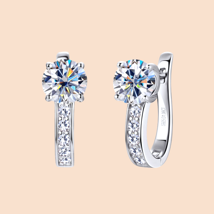 Nathalie – Boucles Huggie en Moissanite Or 18K