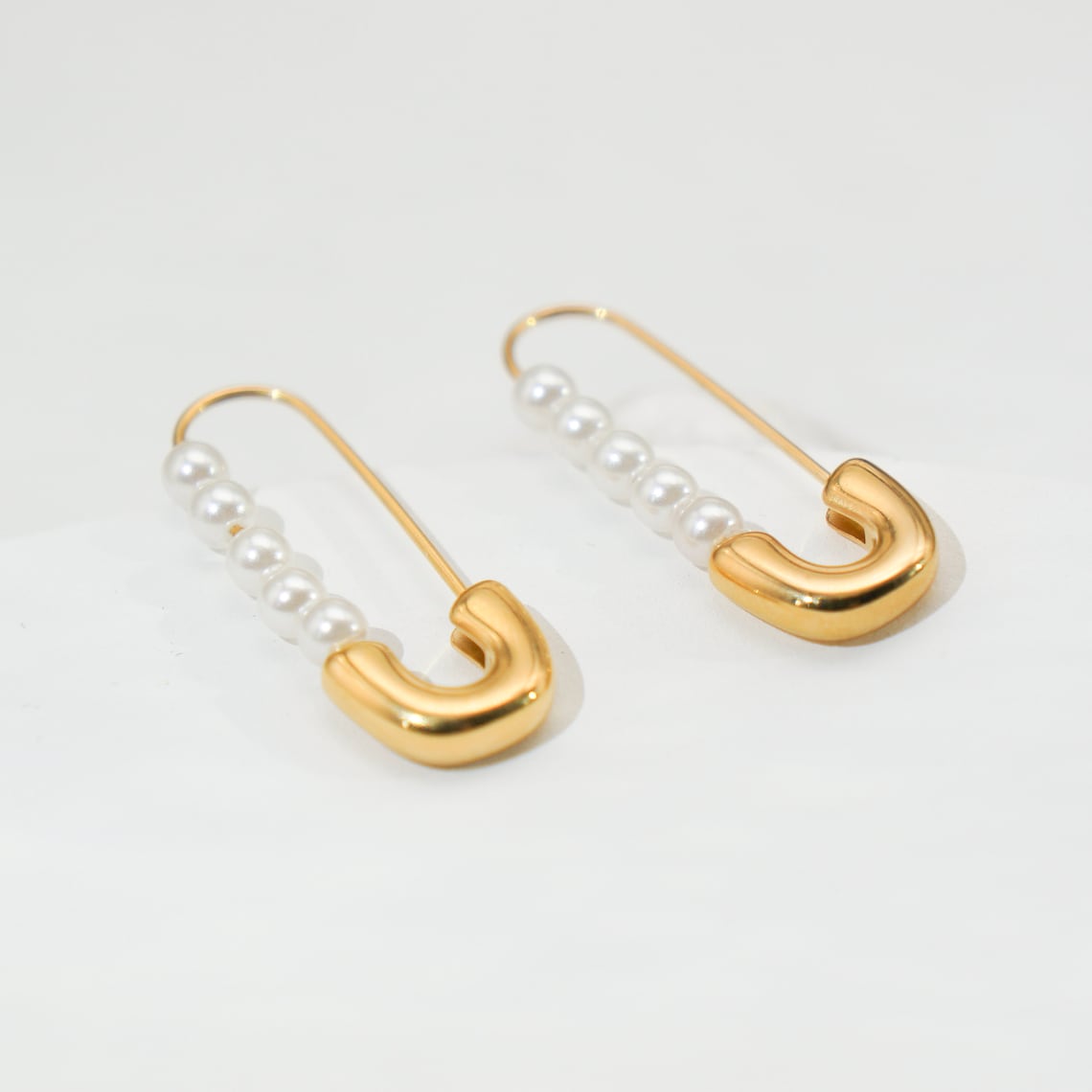 Boucles d'oreilles épingles de sûreté - Boucles d'oreilles délicates avec perles fraîches