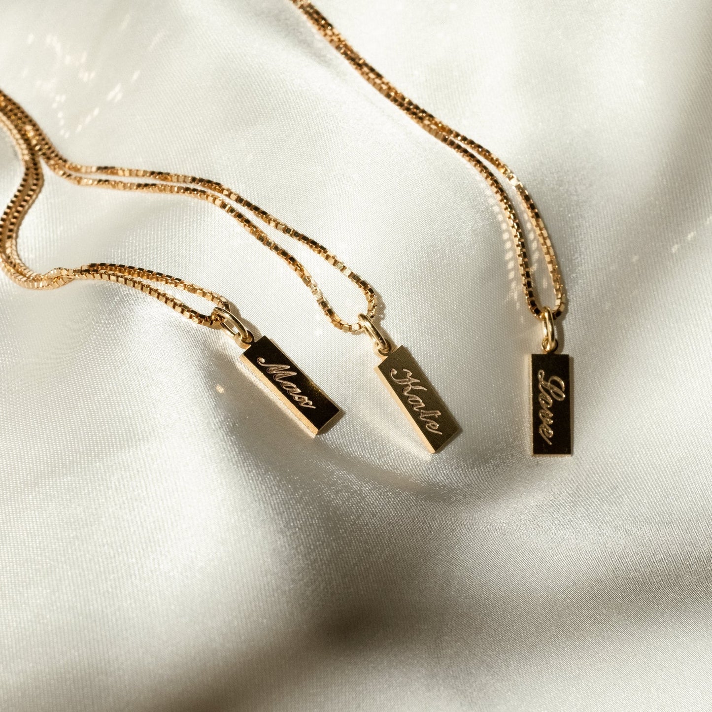 Lina – Collier Dainty Tag Personnalisé