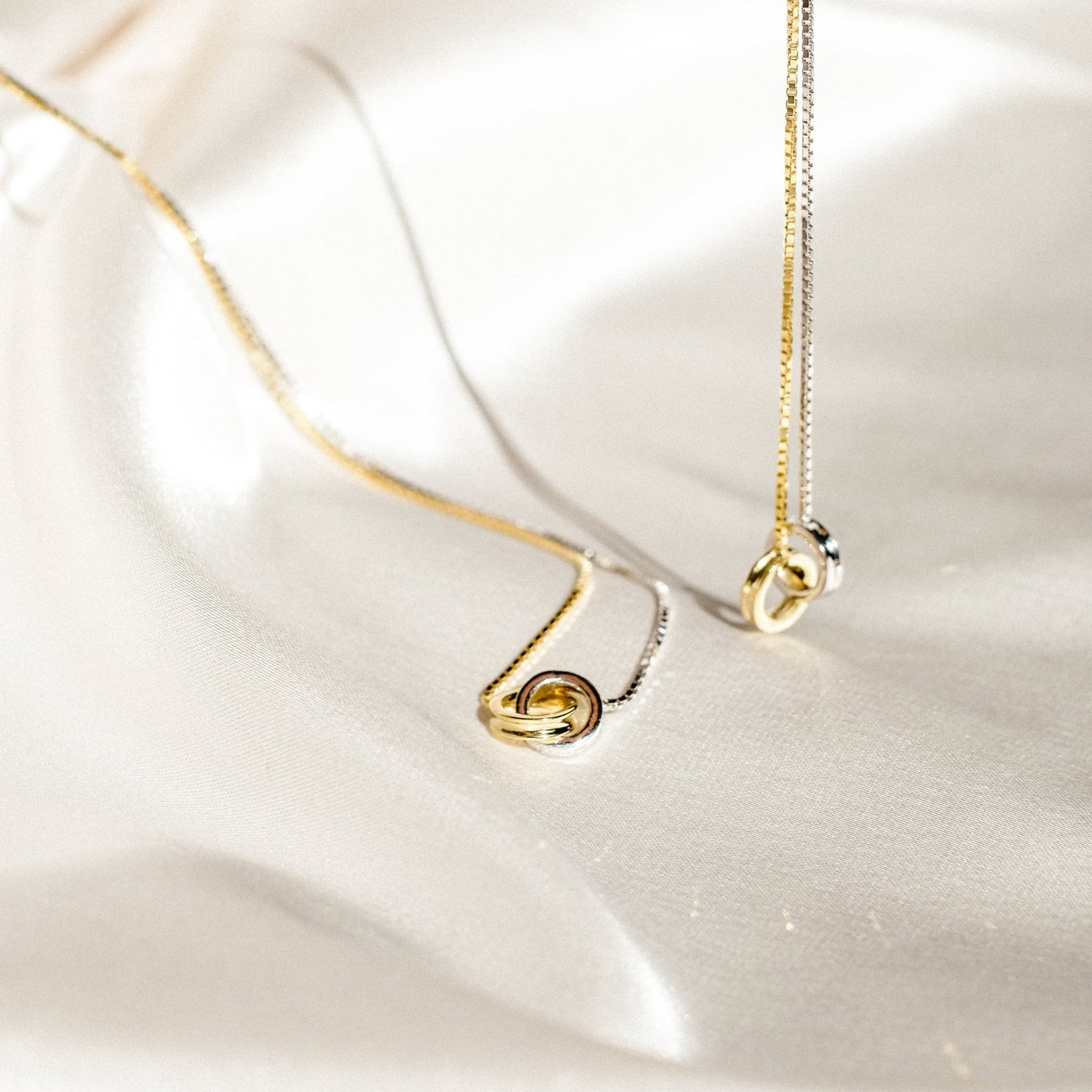 Elisse – Collier Cercles Entrelacés