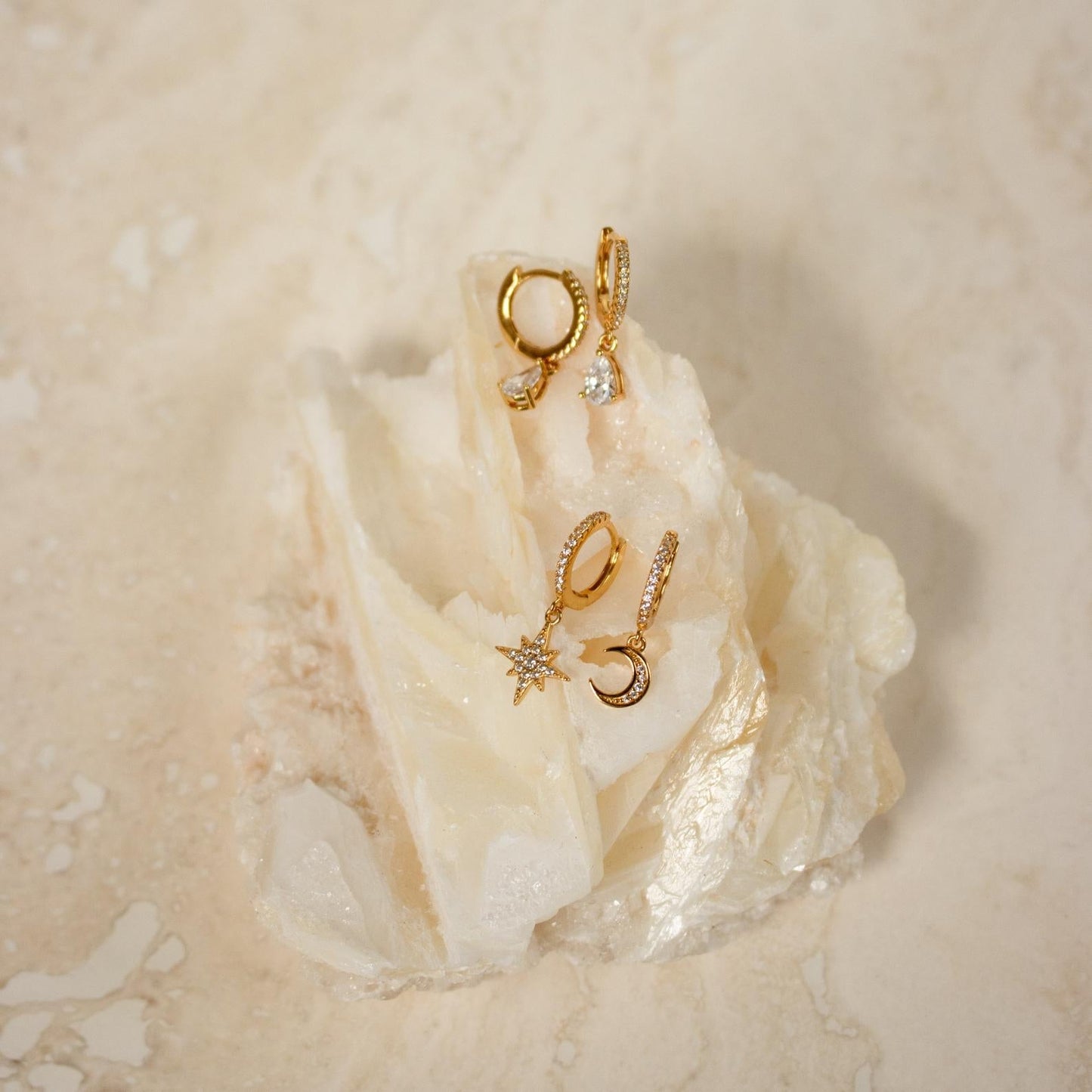 Stern & Mond Boucles d'Oreilles - Huggies en Strass Intarsia