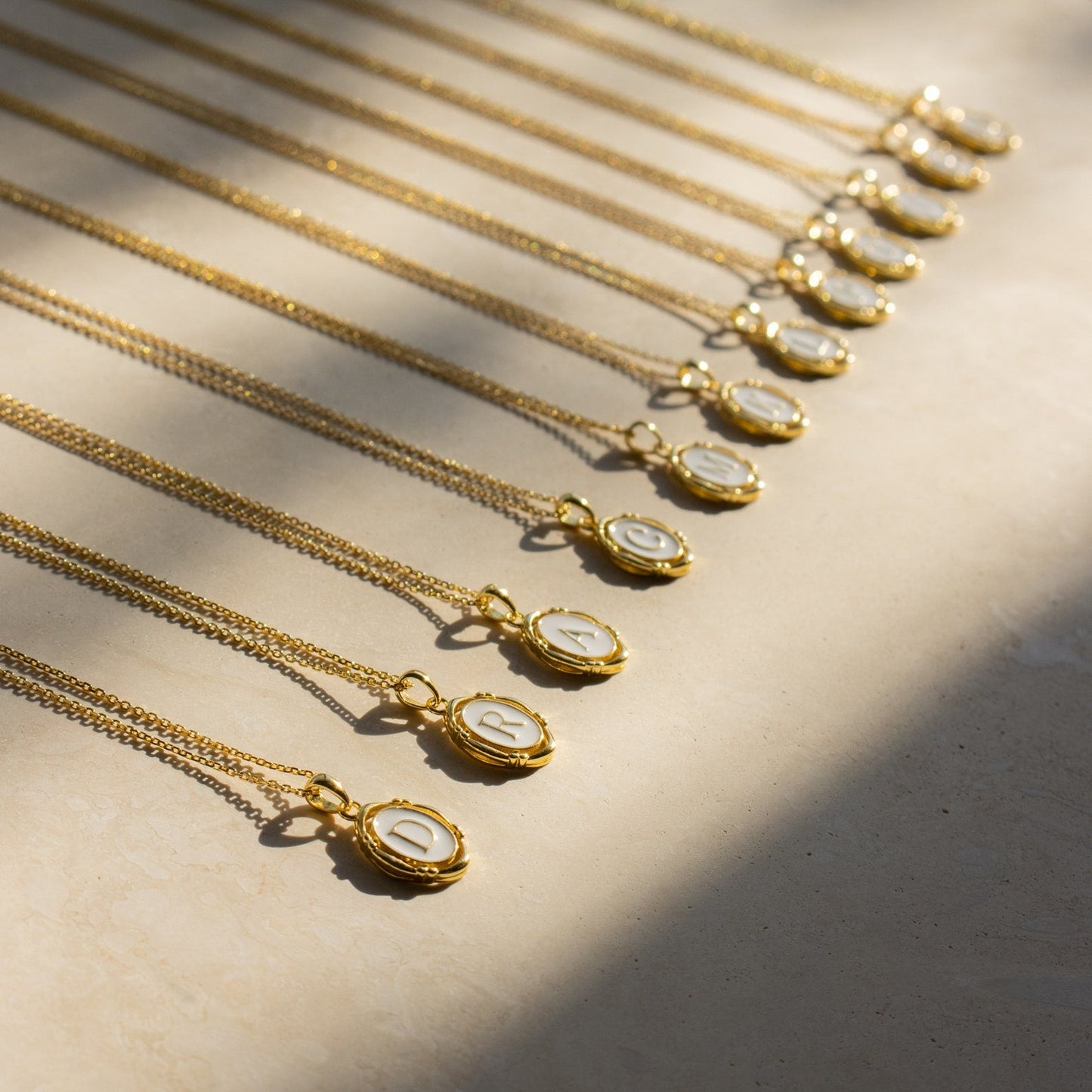 Camille – Collier Pendentif avec Initiale Personnalisée