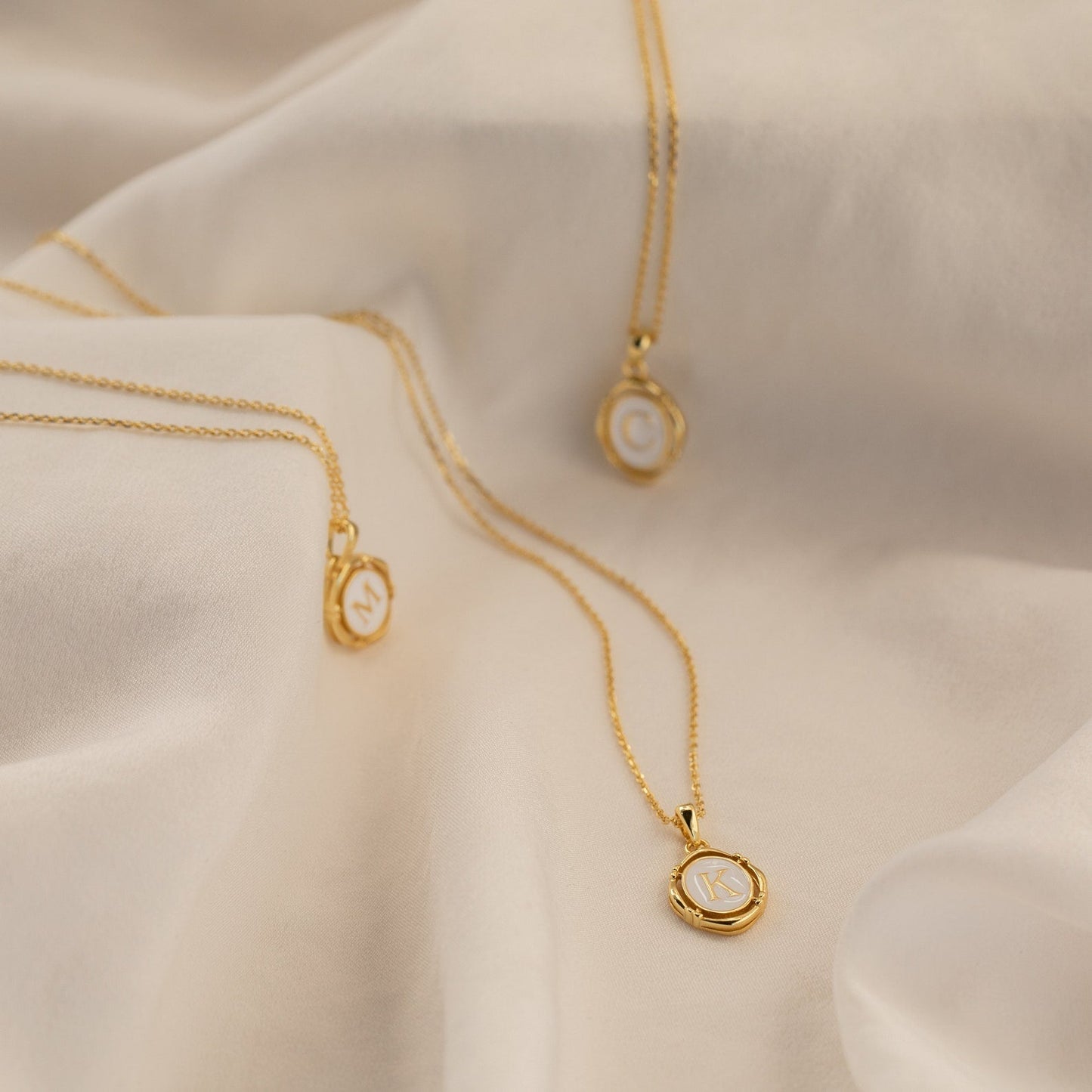 Camille – Collier Pendentif avec Initiale Personnalisée