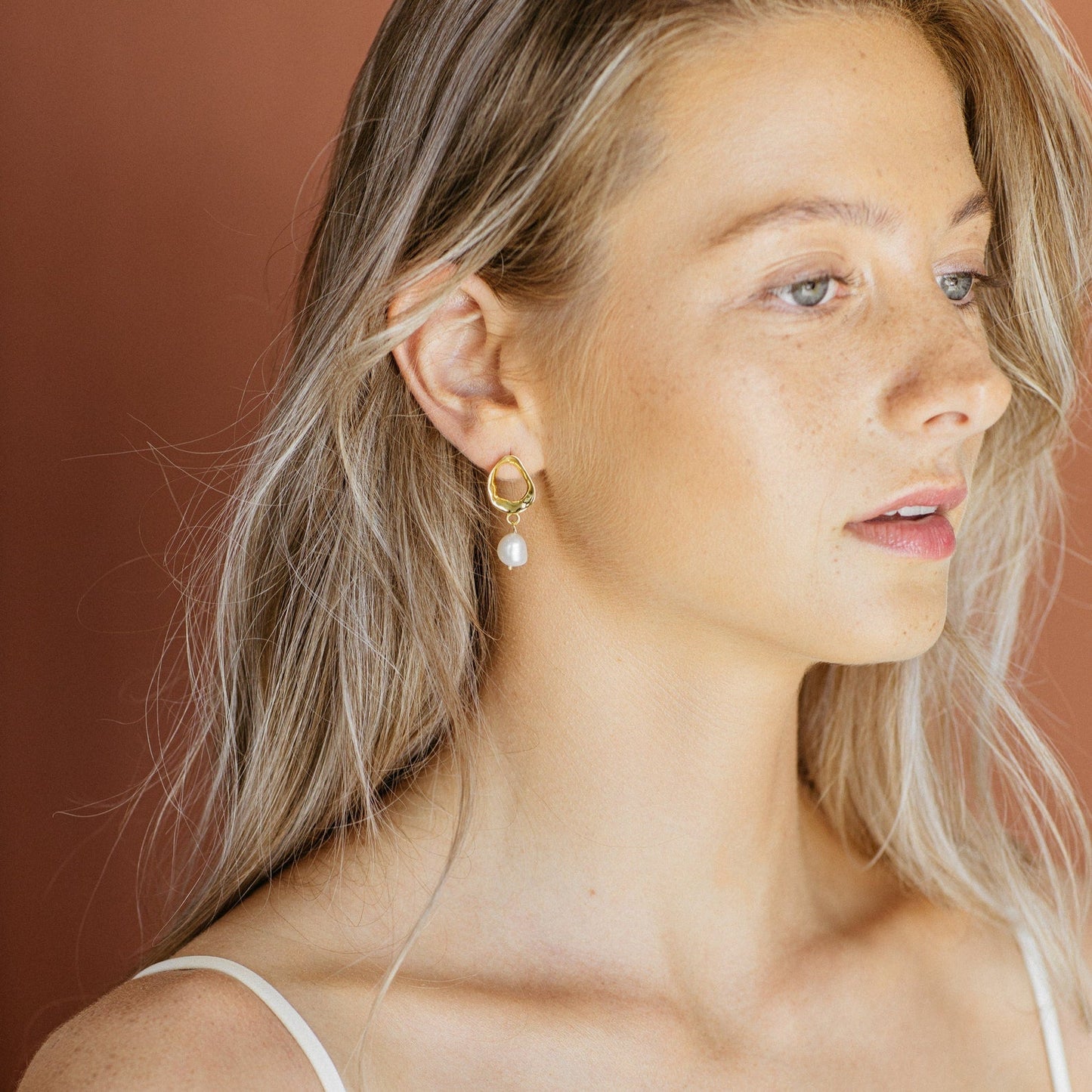 Rebecca – Boucles d'Oreilles Pendentives en Perles