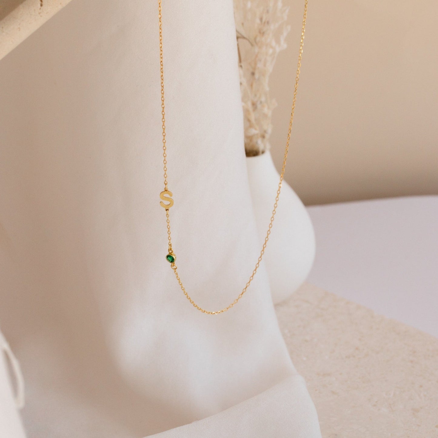 Collier avec pendentif lettre et pierre - Collier personnalisé avec initiales