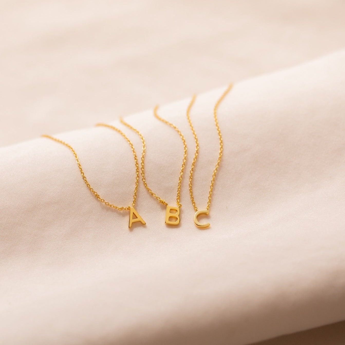 Collier délicat avec initiales – Collier élégant avec lettre