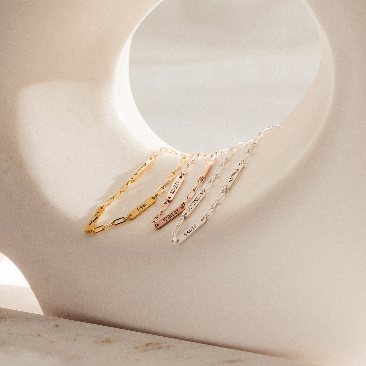 Shay – Bracelet Mini Plaque Personnalisée