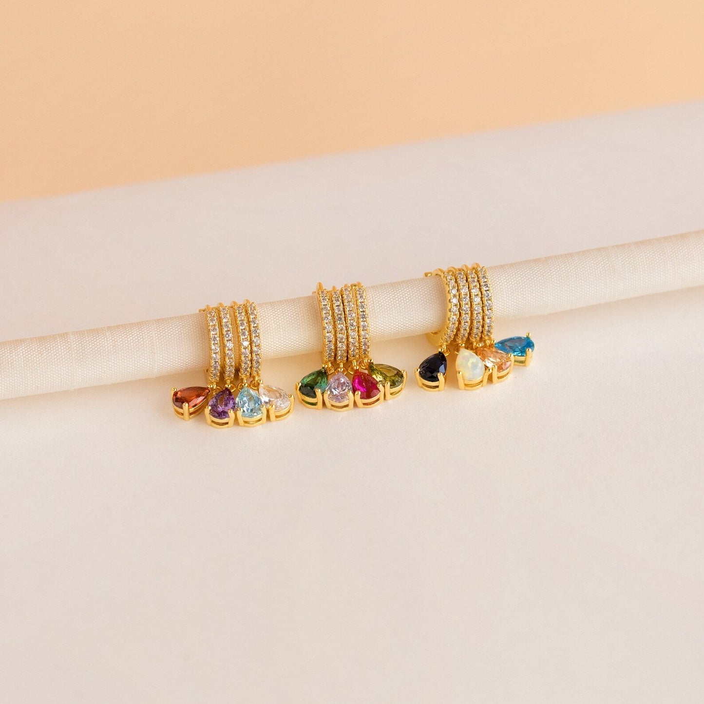 Créoles Pendantes avec Pierre de Naissance - Boucles d'Oreilles en Strass