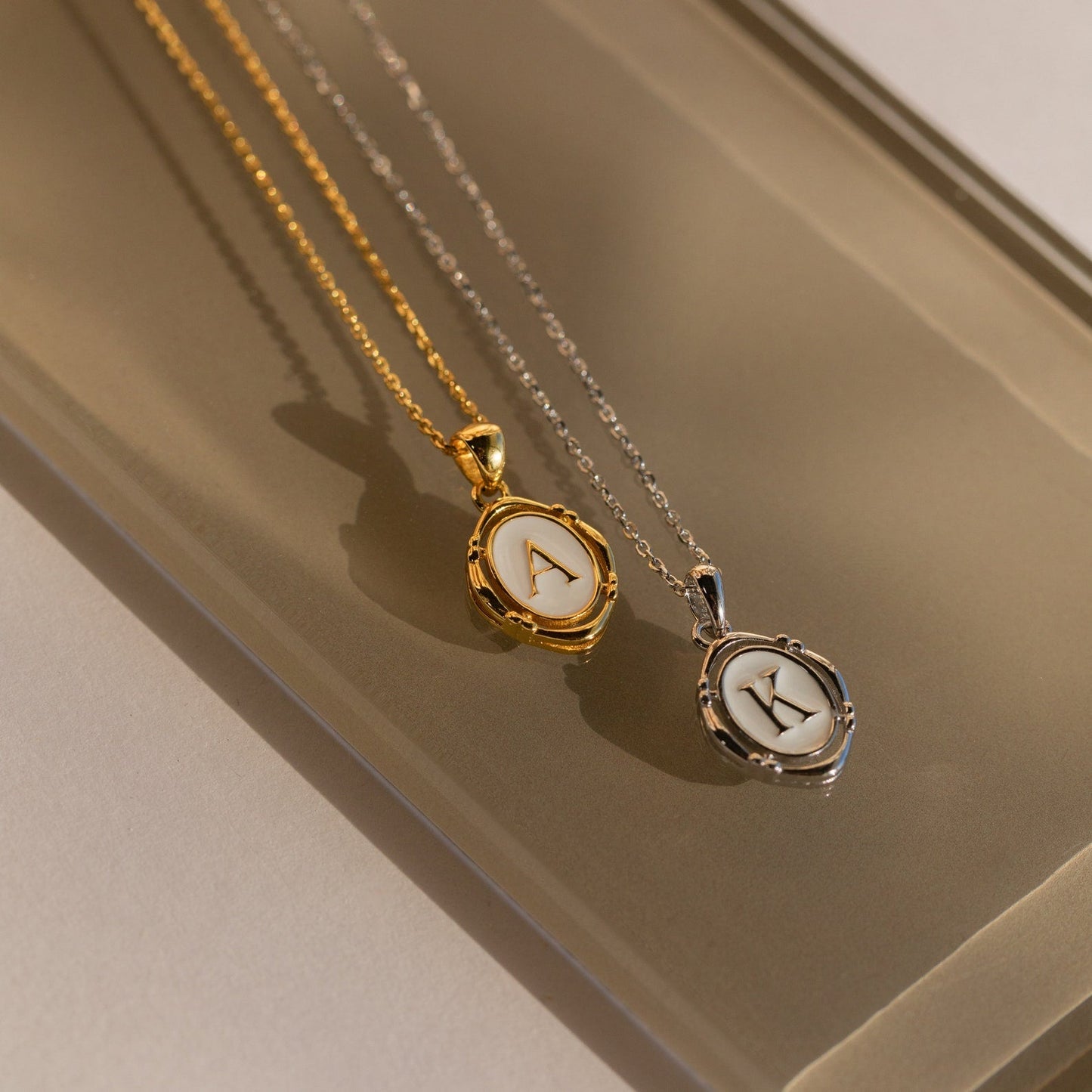 Camille – Collier Pendentif avec Initiale Personnalisée