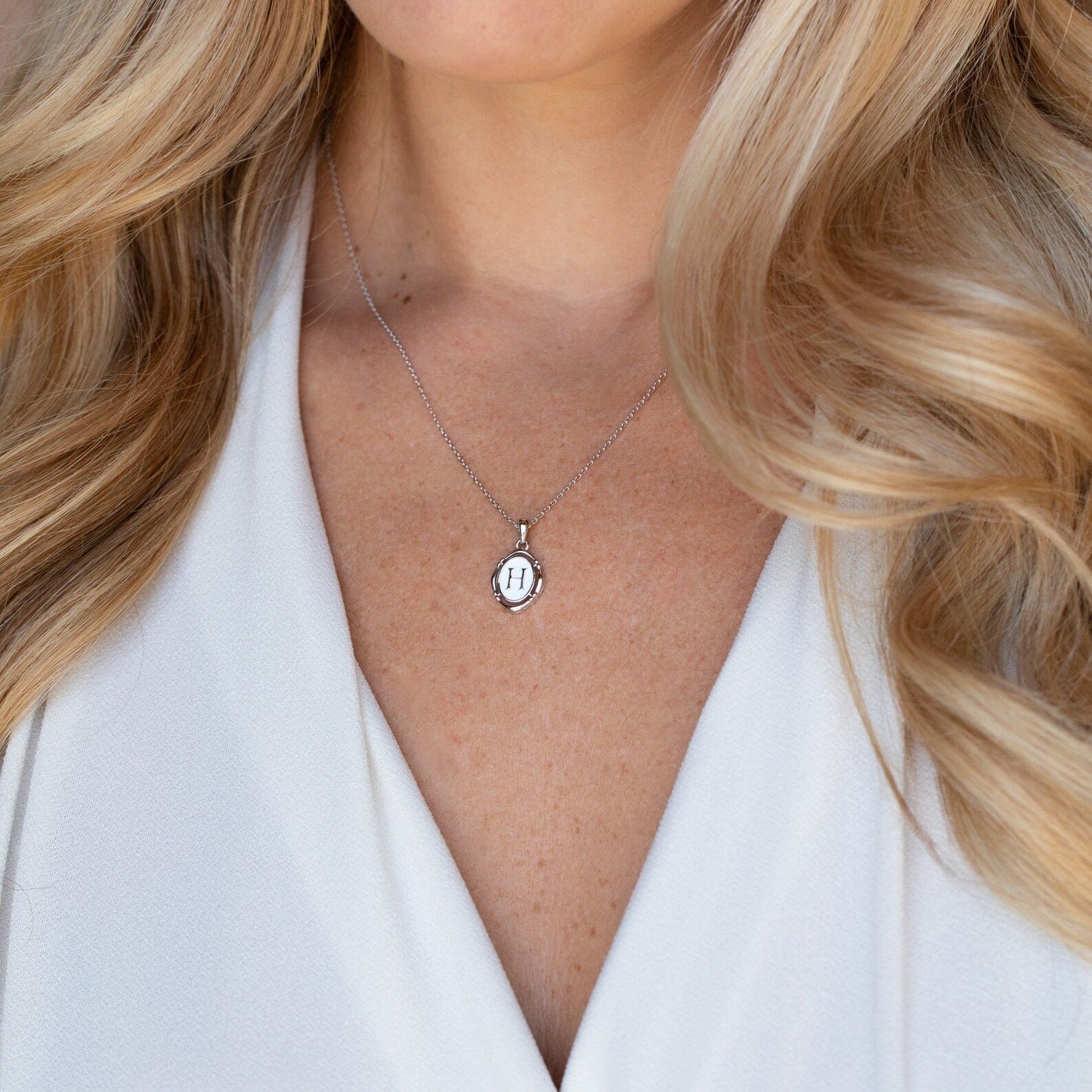 Camille – Collier Pendentif avec Initiale Personnalisée