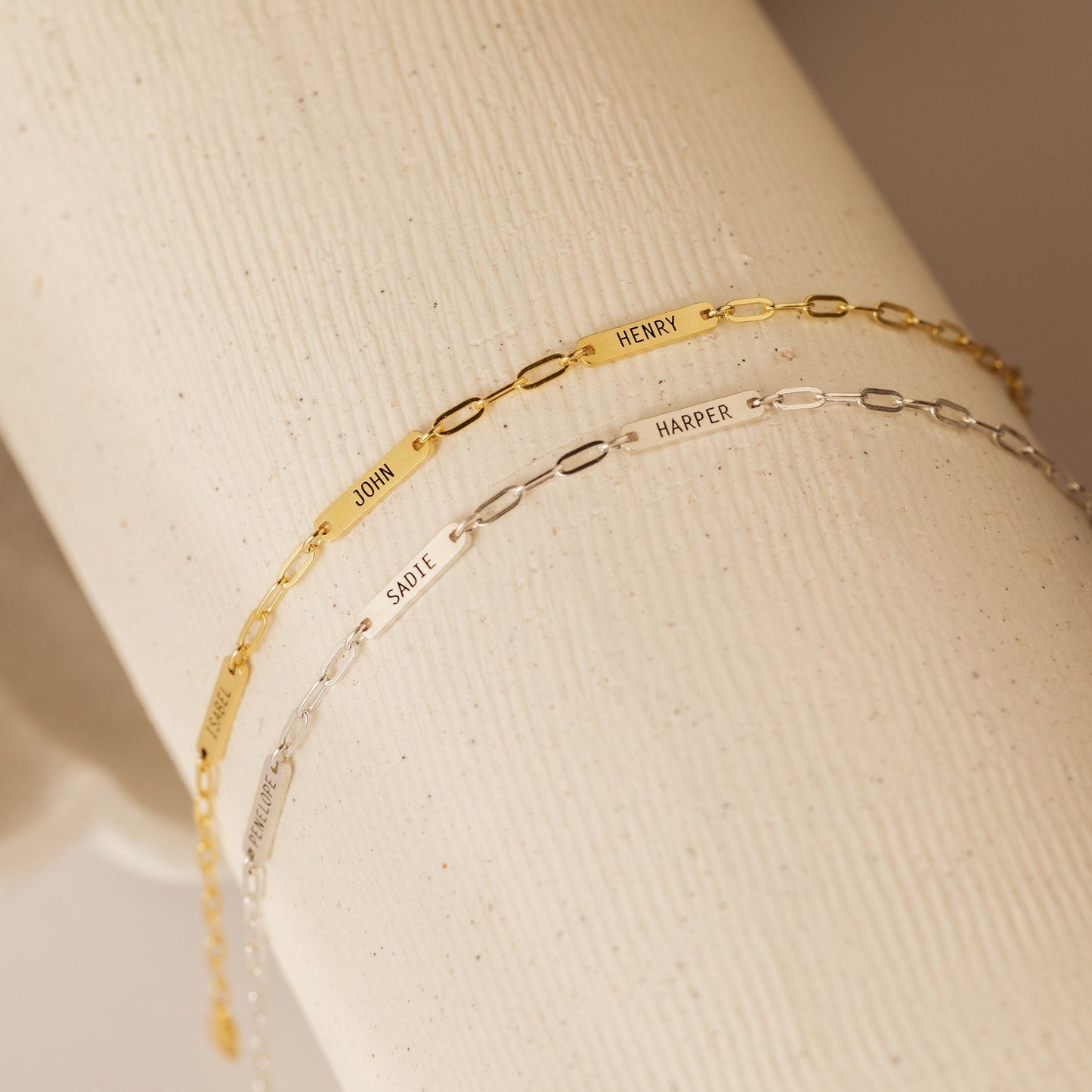 Shay – Bracelet Mini Plaque Personnalisée