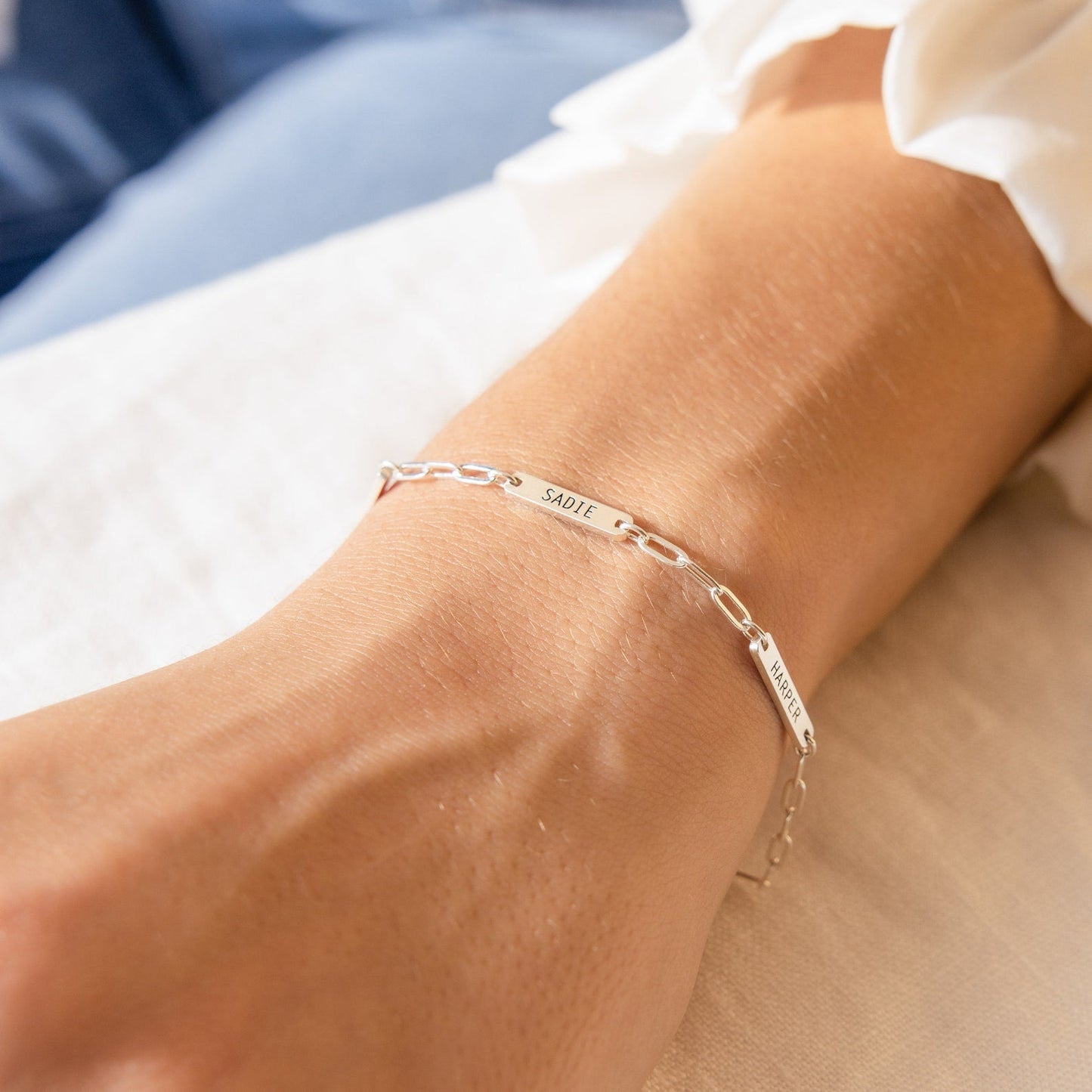 Shay – Bracelet Mini Plaque Personnalisée