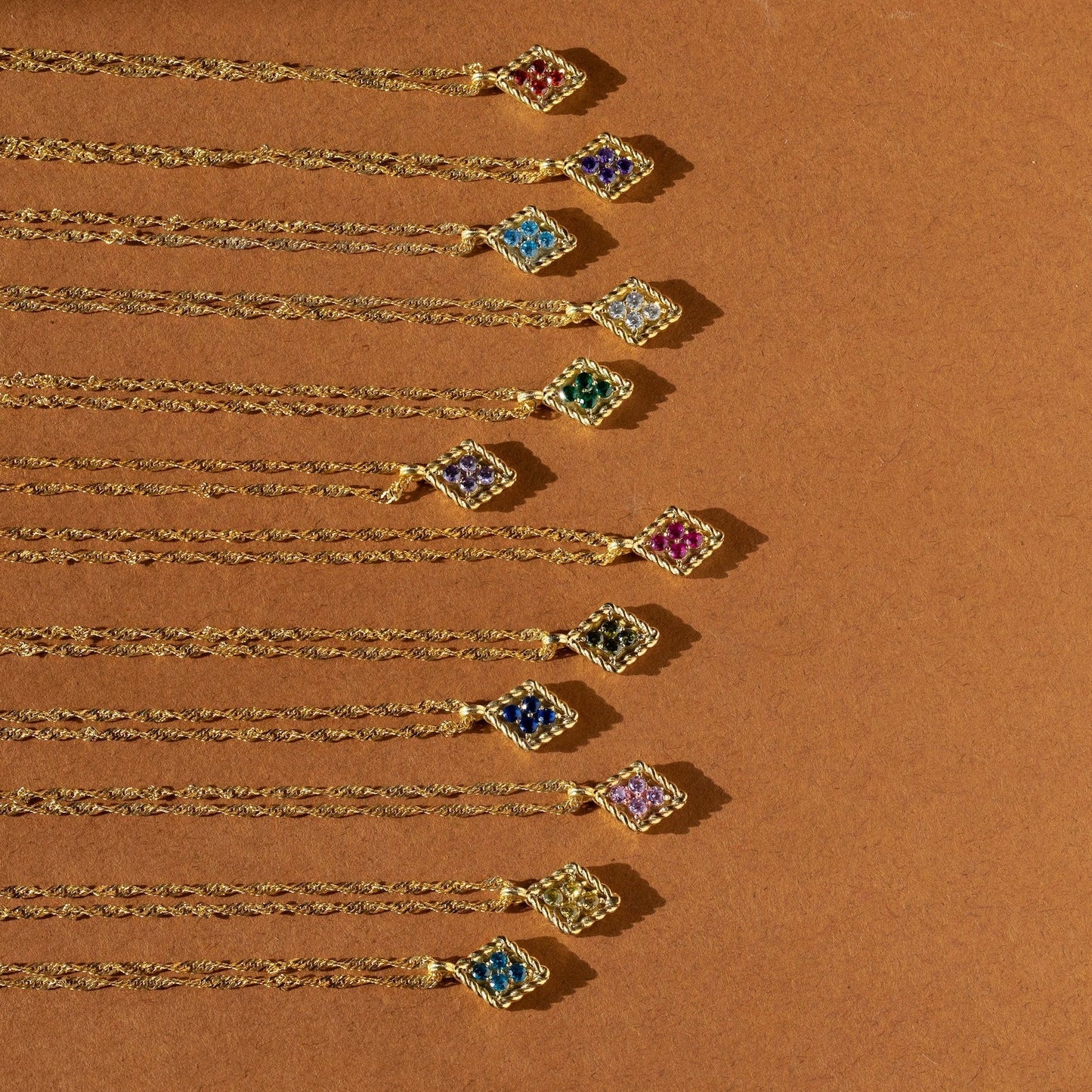 Collier pendentif losange avec pierre de naissance